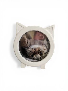 Isaac Jacobs Whimsical White Resin Cat-Shaped Picture Frame - Fits 4 x 4 Photo